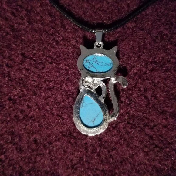 NWOT, turquoisite gemstone cat pendant, silver plate, black cord, artisan - Picture 2 of 4